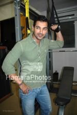 John Abraham at the launch of WATSON FITNESS in Khar Danda on March 13th 2008(8).jpg