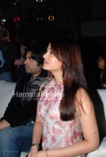 Aishwarya Rai at the Summer 2007 first look in The Club on March 25th 2008(22).jpg