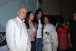 Anupam Kher, Aishwarya Rai, Sikander Kher and Kiron Kher at the Summer 2007 first look in The Club on March 25th 2008(2).jpg