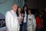 Anupam Kher, Aishwarya Rai, Sikander Kher and Kiron Kher at the Summer 2007 first look in The Club on March 25th 2008(3).jpg