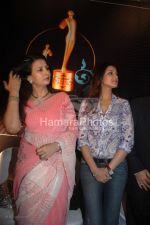 Poonam Dhillon, Sonali Bendre at Sansui TV Awards press conference  in JW Marriott on March 25th 2008(5).jpg