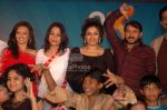 Roshini Chopra, Raveena Tandon at 9X Chak De Bachche event  in Taj Land_s End on March 25th 2008(3).jpg