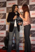 Sikander Kher with Aishwarya Rai at the Summer 2007 first look in The Club on March 25th 2008(78).jpg