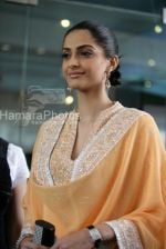 Sonam Kapoor at the FICCI Frames inauguration  in Rennaisance Powai on March 25th 2008(11).jpg