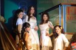 Lara Dutta at Pantaloon Femina Miss India finalists in Hard Rock Cafe on March 26th 2008(1).jpg