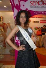 Femina Miss India contestants promote Liberty footwear in Inorbit Mall on March 27th 2008(11).jpg