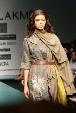 Model walks on the Ramp for Kiran Uttam Ghosh in Lakme India Fashion Week on March 30th 2008(34).jpg