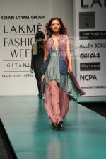 Model walks on the Ramp for Kiran Uttam Ghosh in Lakme India Fashion Week on March 30th 2008(36).jpg
