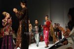 Model walks on the Ramp for Sonam Dubal in Lakme India Fashion Week on March 30th 2008(39).jpg