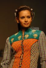 Model walks on the Ramp for Abhishek Dutta and Nikasha Tawadey in Lakme India Fashion Week on March 31th 2008(26).jpg