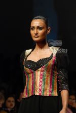 Model walks on the Ramp for Shaymal Bhumika in Lakme India Fashion Week on March 31th 2008(17).jpg