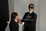 Amitabh Bachchan with Aishwarya Majumdar at the promo shoot of Chhote Ustaad Finale(6).jpg