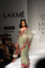 Model walks on the ramp for  Vineet Bahl at Lakme India Fashion Week on April 1st 2008(5).jpg