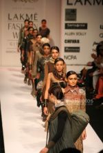 Model walks on the ramp for Vivek Kumar at Lakme India Fashion Week on April 1st 2008(9).jpg