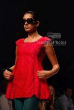 Model walks on the ramp for Aastha Bahal show in Lakme Fashion week on April 2nd 2008(4).jpg