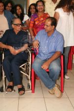 R K Laxman, Ashutosh Gowariker at Special screening of Jodhaa Akbar in  Famous Studio on April 4th 2008(9).jpg