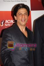 Shahrukh Khan at ICICI Bank announcement of the Global Indian account in Grand Hyatt on April 4th 2008 (13).jpg