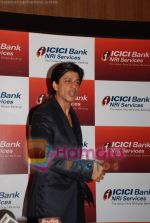 Shahrukh Khan at ICICI Bank announcement of the Global Indian account in Grand Hyatt on April 4th 2008 (18).jpg