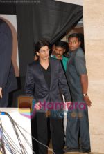 Shahrukh Khan at ICICI Bank announcement of the Global Indian account in Grand Hyatt on April 4th 2008 (25).jpg