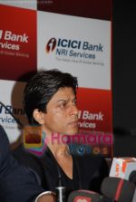 Shahrukh Khan at ICICI Bank announcement of the Global Indian account in Grand Hyatt on April 4th 2008 (36).jpg