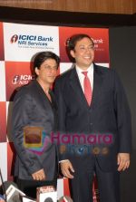 Shahrukh Khan at ICICI Bank announcement of the Global Indian account in Grand Hyatt on April 4th 2008 (8).jpg