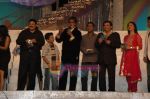 Satish Shah,Aman Siddiqui,Amitabh Bachchan,Vivek Sharma,Ravi Chopra,Juhi Chawla  at Chhote Ustad finals (3).jpg
