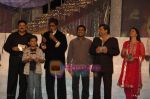 Satish Shah,Aman Siddiqui,Amitabh Bachchan,Vivek Sharma,Ravi Chopra,Juhi Chawla  at Chhote Ustad finals (7).jpg