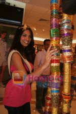 Femina Miss India finalists visit Pantaloon store in  Megamall on April 8th 2008 (29).jpg