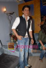 Shahrukh Khan meets the media on the sets of Kya Aap Paanchvi Paas Se Tez Hai in  Filmcity on April 8th 2008 (14).jpg