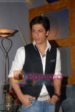 Shahrukh Khan meets the media on the sets of Kya Aap Paanchvi Paas Se Tez Hai in  Filmcity on April 8th 2008 (21).jpg