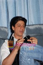 Shahrukh Khan meets the media on the sets of Kya Aap Paanchvi Paas Se Tez Hai in  Filmcity on April 8th 2008 (34).jpg