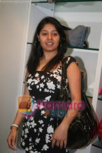 Sunidhi Chauhan at the Kipling Store, Skyzone, Phoenix Mills on April 9th 2008 (17).jpg