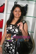 Sunidhi Chauhan at the Kipling Store, Skyzone, Phoenix Mills on April 9th 2008 (20).jpg