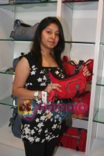 Sunidhi Chauhan at the Kipling Store, Skyzone, Phoenix Mills on April 9th 2008 (21).jpg