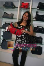 Sunidhi Chauhan at the Kipling Store, Skyzone, Phoenix Mills on April 9th 2008 (29).jpg