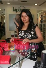 Sunidhi Chauhan at the Kipling Store, Skyzone, Phoenix Mills on April 9th 2008 (33).jpg