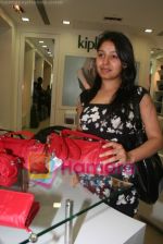 Sunidhi Chauhan at the Kipling Store, Skyzone, Phoenix Mills on April 9th 2008 (35).jpg