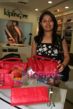 Sunidhi Chauhan at the Kipling Store, Skyzone, Phoenix Mills on April 9th 2008 (36).jpg