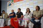 Robin Bhat,Sumeet Raghavan,Kajol at the launch of Cinemax in Ahmedabad to promote U Me Aur Hum on April 9th 2008 (2).JPG