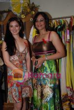 Sucheta Sharma, Rakshanda Khan at Maheka Mirpuri_s Spring Summer sale in Prabhadevi on April 9th 2008 (18).jpg
