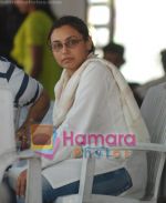 Rani Mukherjee at Shomu Mukherjee_s Funeral (4).jpg