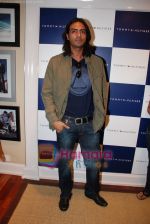 Arjun Rampal at the launch of Iconic America book of Tommy Hilfiger in Tommy Hilfiger store, Churchgate on April 11th 2008 (21).JPG