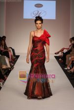 Model showcasing Isla Modas designer collection in Grand Finale at Dubai Fashion Week on April 11th 2008 (4).JPG