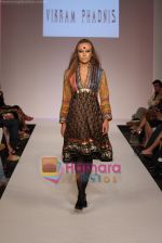 Model showcasing Vikram Phadnis designer collection at Dubai Fashion Week on April 11th 2008 (39).JPG