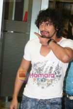 Sonu Nigam announces the Big 92.7 FM with Sonu contest in Infinity Mall on April 11th 2008 (3).JPG