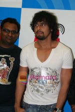Sonu Nigam announces the Big 92.7 FM with Sonu contest in Infinity Mall on April 11th 2008 (4).JPG