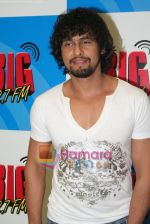Sonu Nigam announces the Big 92.7 FM with Sonu contest in Infinity Mall on April 11th 2008 (7).JPG