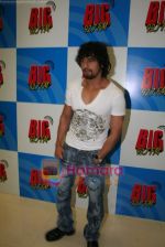 Sonu Nigam announces the Big 92.7 FM with Sonu contest in Infinity Mall on April 11th 2008 (8).JPG