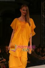 Model walks on the ramp for Neeta Lullas fashion show presented by Gitanjali in ITC Parel on April 12th 2008 (29).jpg