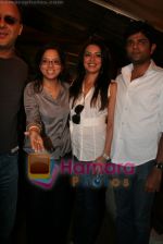 Tanuja Chandra, Vidhu Vinod Chopra and Mahima Chaudhry at Hope Little Sugar photo exhibition in Out of the Blue on April 12th 2008 (4).jpg